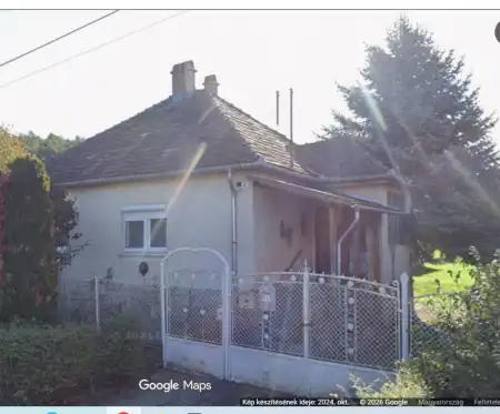 Eladó családi ház, Úny 3 szoba 80 m² 49.9 M Ft