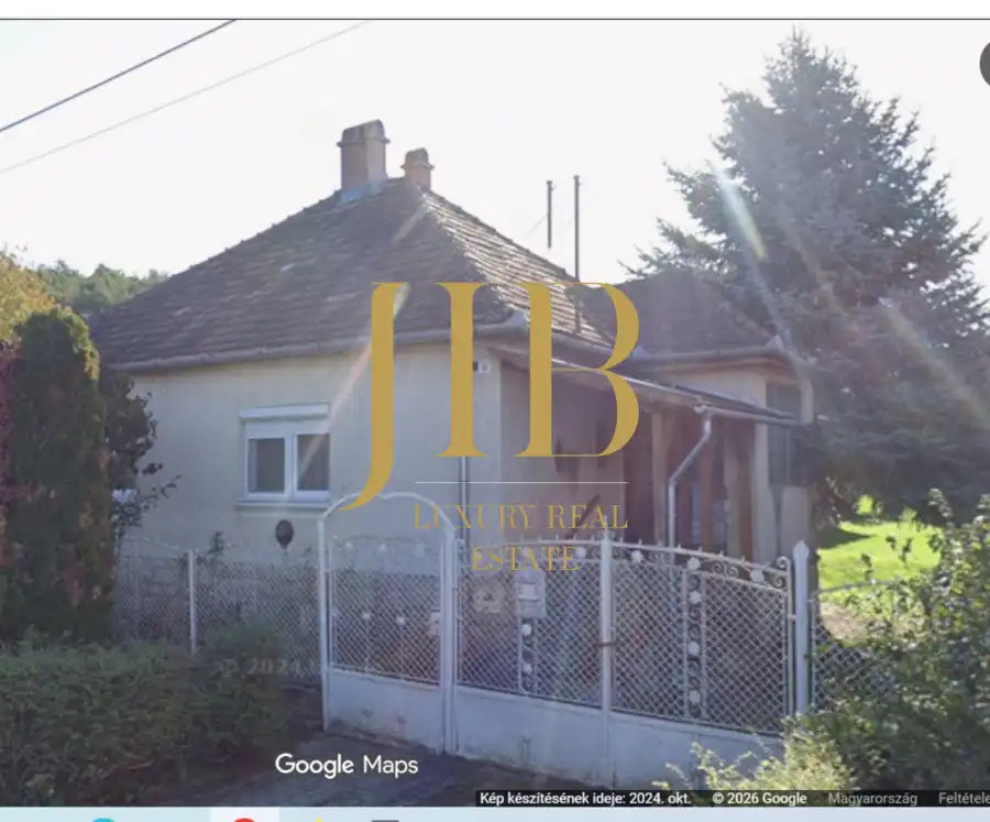 eladó családi ház, Úny